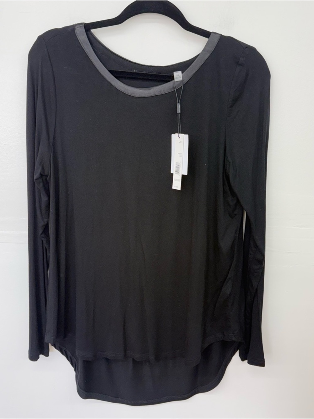 Tahari NWT Black Long-Sleeve Scoop Neck Top with Contrast Trim L3
